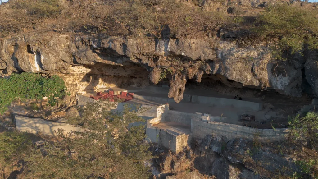 Mountain Cave Escape